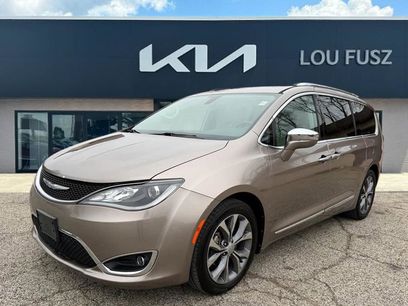 Used 2017 Chrysler Pacifica Limited w/ UConnect Theater Package