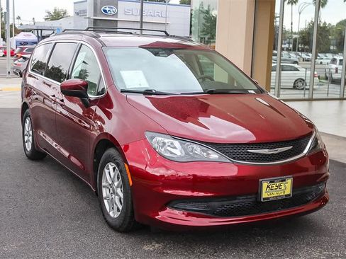 Used 2021 Chrysler Voyager Lxi image 3