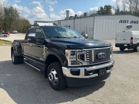 Used 2022 Ford F350 Lariat w/ Lariat Ultimate Package image 3