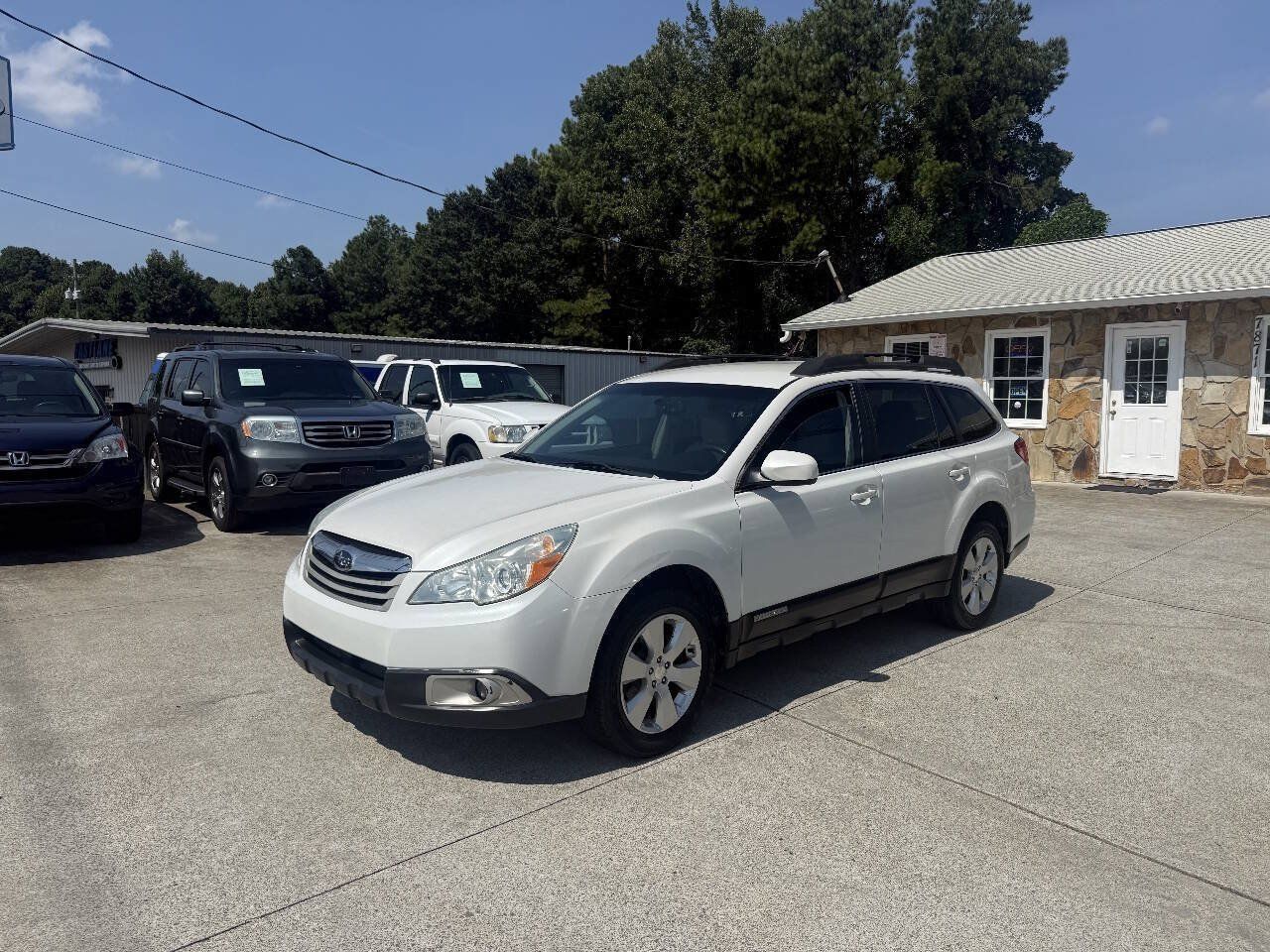 Used 2010 Subaru Outback 2.5i Premium w/ Popular Equipment Group 1A AWD/4WD image 3