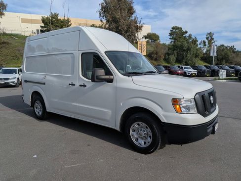 Used 2020 Nissan NV 2500 SV image 12