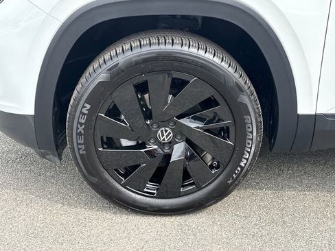Certified 2025 Volkswagen Atlas SE w/ Black Wheel Package image 10