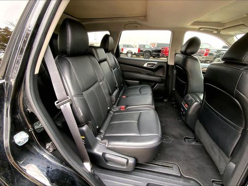 Used 2019 Nissan Pathfinder Platinum image 19