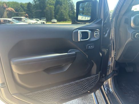 Used 2020 Jeep Gladiator Sport w/ Quick Order Package 24S AWD/4WD image 32