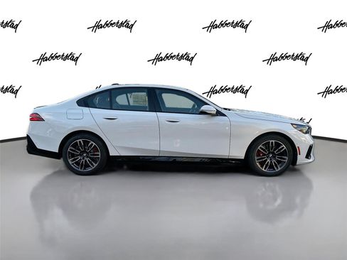 New 2026 BMW 550e xDrive image 4