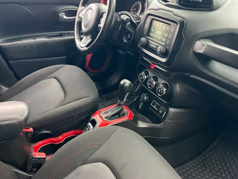 Used 2017 Jeep Renegade Trailhawk image 18