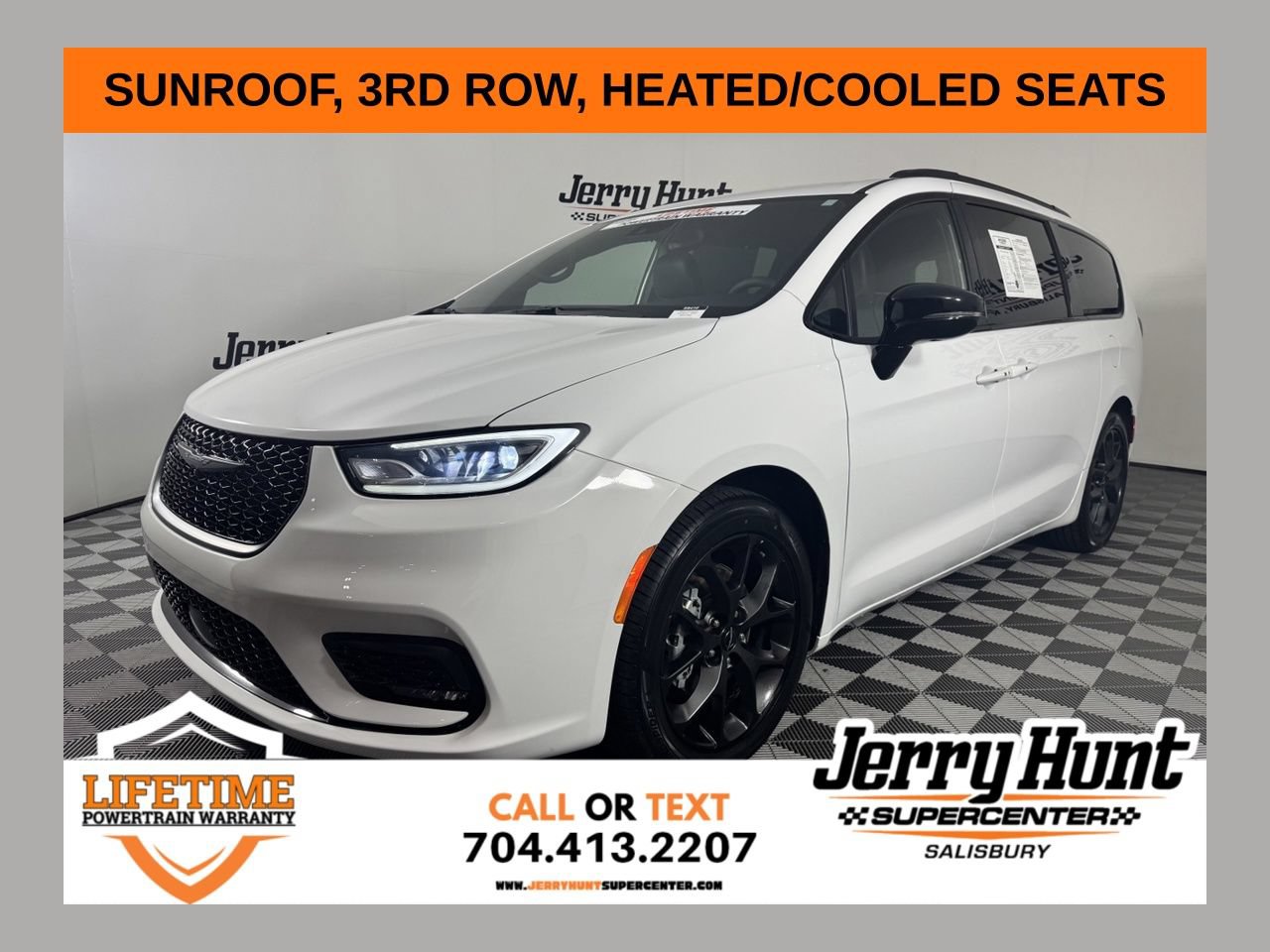 Used 2025 Chrysler Pacifica Limited FWD image 1