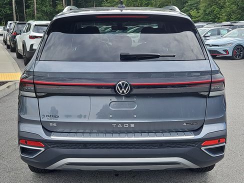 Used 2025 Volkswagen Taos SE AWD/4WD image 27