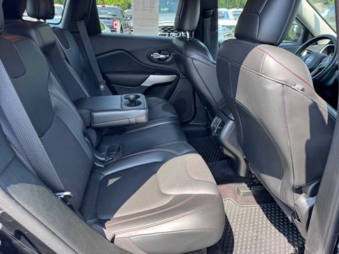 Used 2018 Jeep Cherokee Trailhawk w/ Comfort/Convenience Group AWD/4WD image 30