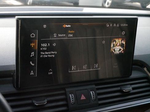 Used 2023 Audi Q5 e Premium w/ Convenience Package image 22