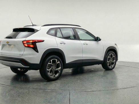 Used 2025 Chevrolet Trax LT image 7
