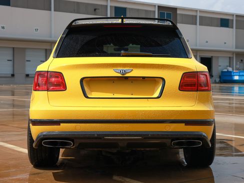 Used 2017 Bentley Bentayga AWD/4WD image 11