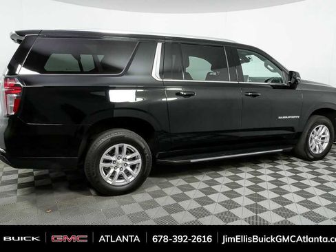 Used 2022 Chevrolet Suburban LT w/ Luxury Package image 28