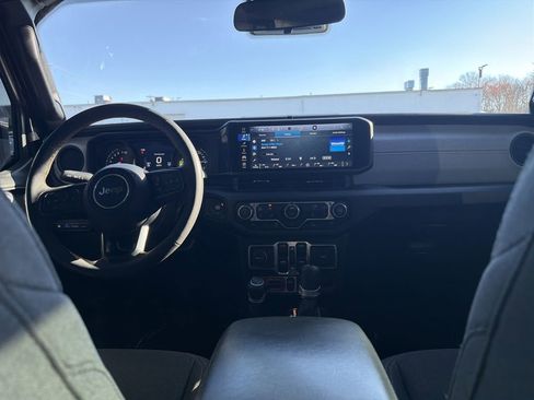 Used 2024 Jeep Wrangler Unlimited AWD/4WD image 19