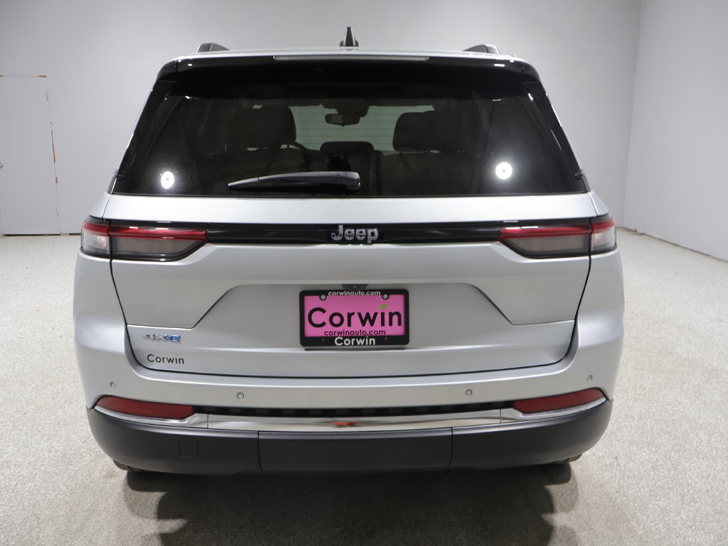 Used 2023 Jeep Grand Cherokee 4WD 4xe image 3