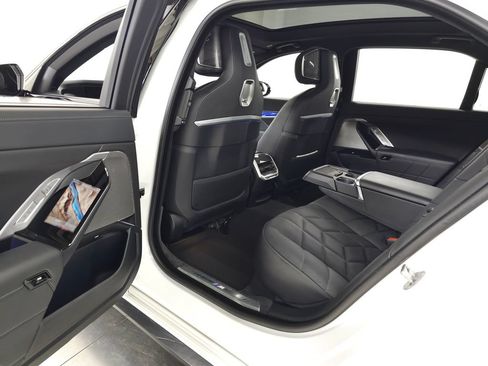 Used 2024 BMW 760i xDrive w/ Premium Package 2 AWD/4WD image 39