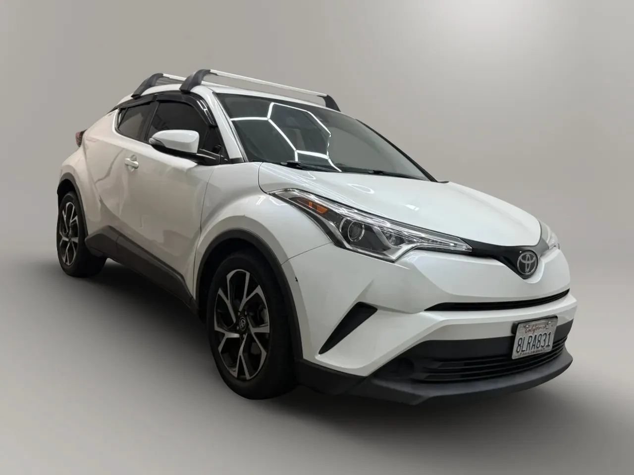 Used 2019 Toyota C-HR XLE FWD image 1