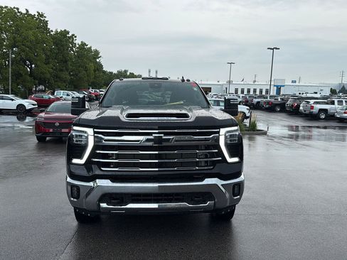 Used 2025 Chevrolet Silverado 3500 LTZ w/ LTZ Convenience Package AWD/4WD image 8