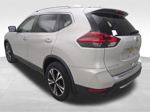 Used 2019 Nissan Rogue SV w/ Premium Package AWD/4WD image 7