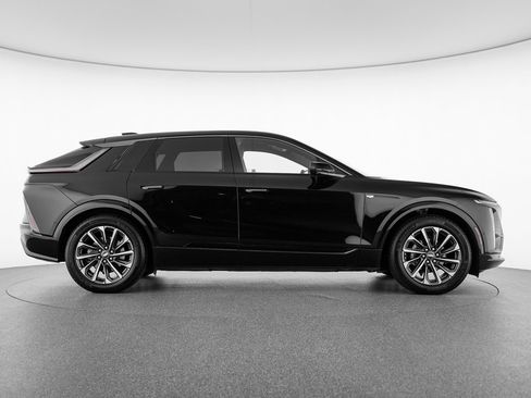 Used 2024 Cadillac Lyriq Sport AWD/4WD image 6
