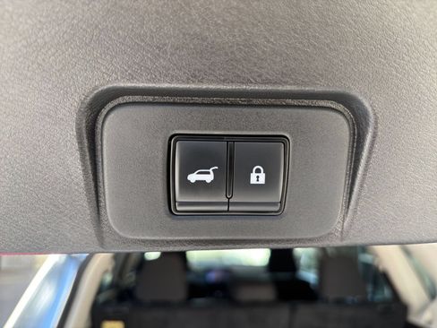 Used 2025 Nissan Rogue SV FWD image 23