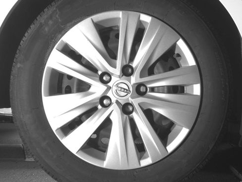 Used 2025 Nissan Sentra S image 12