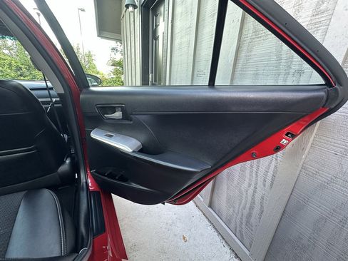 Used 2014 Toyota Camry SE FWD image 25