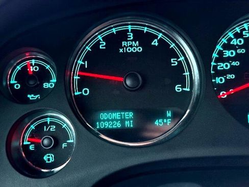 Used 2011 Chevrolet Avalanche LTZ image 26