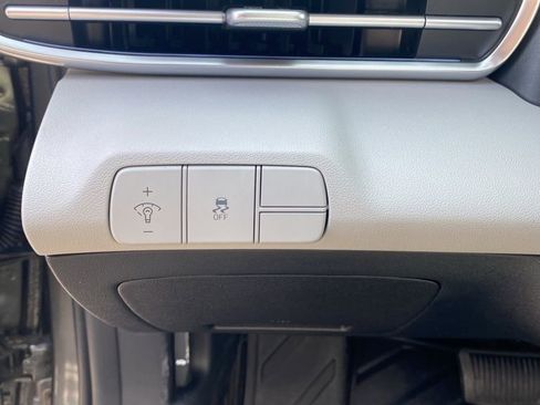 New 2025 Hyundai Elantra Limited FWD image 12