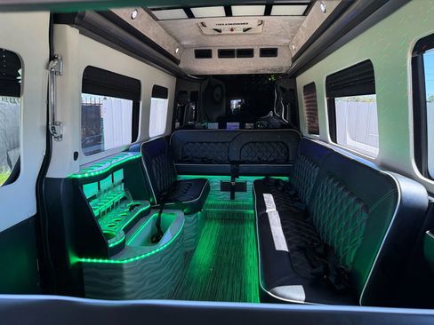 Used 2023 Mercedes-Benz Sprinter 3500 image 2