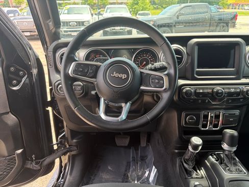 Used 2020 Jeep Wrangler Unlimited Sahara AWD/4WD image 16