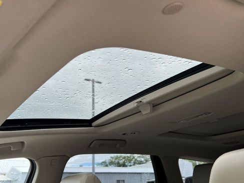 Used 2018 Buick Enclave Essence AWD/4WD image 5