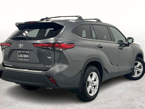 Used 2023 Toyota Highlander L image 2