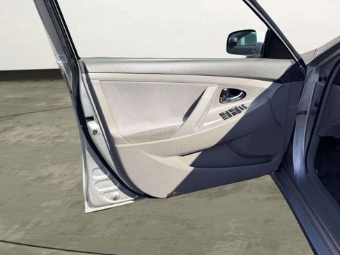 Used 2010 Toyota Camry LE FWD image 13