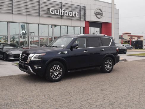 Used 2024 Nissan Armada SL w/ Captain's Chairs Package RWD image 2