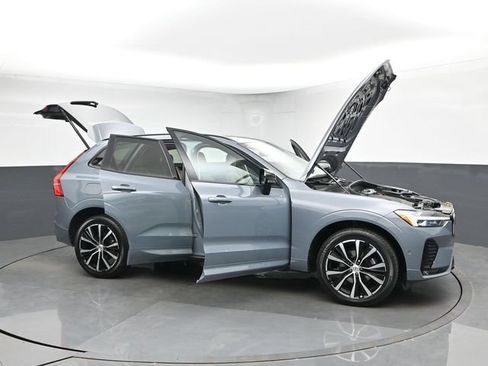 Used 2023 Volvo XC60 B5 Plus AWD/4WD image 51