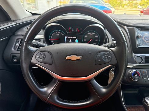 Used 2015 Chevrolet Impala LT w/ Convenience Package image 14