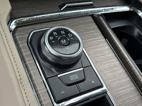 Used 2024 Ford Expedition Limited image 18