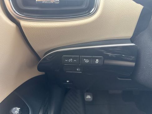 Used 2022 Toyota Prius XLE image 25