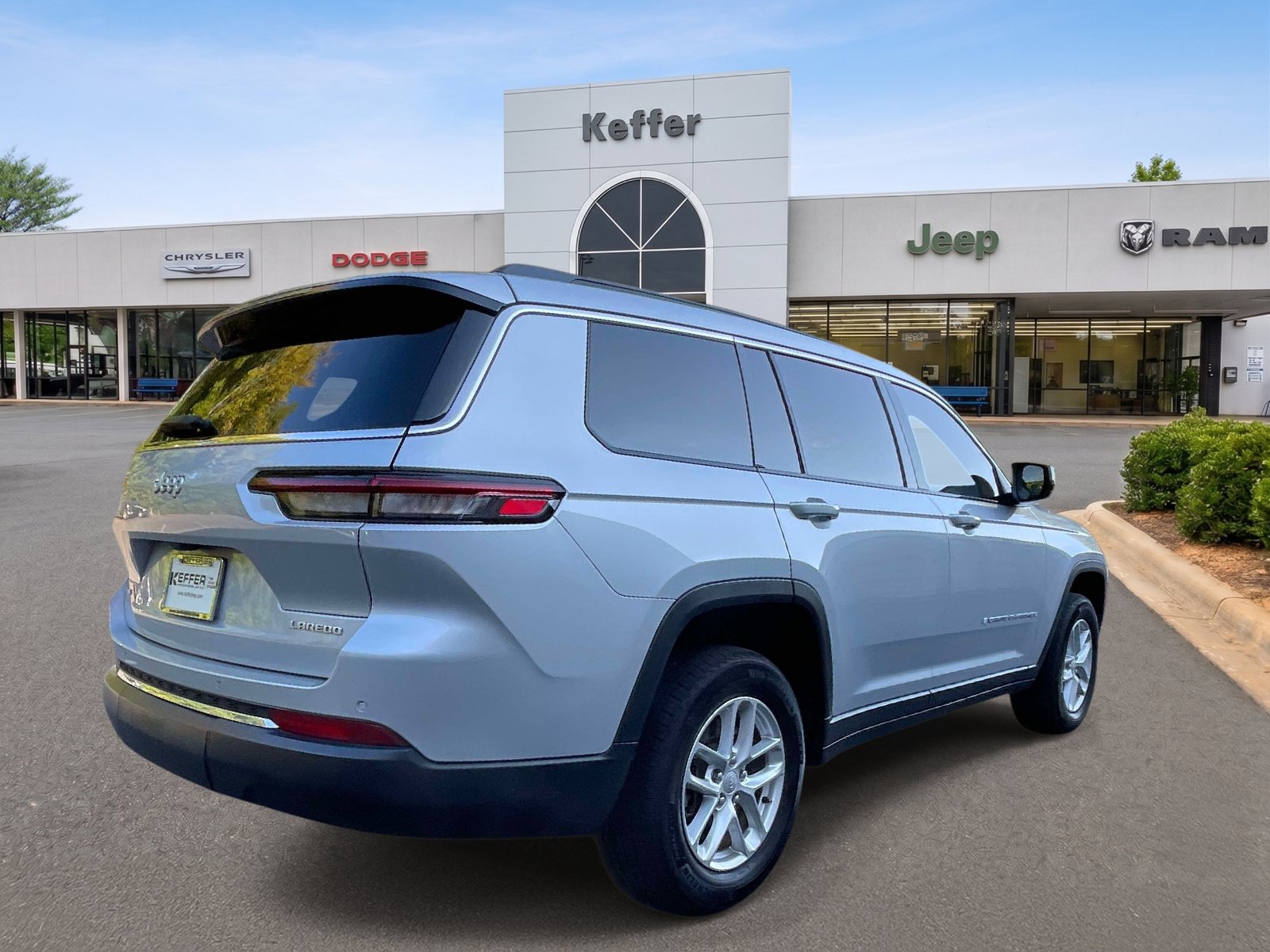 Certified 2024 Jeep Grand Cherokee L Laredo w/ Luxury Tech Group I AWD/4WD image 6