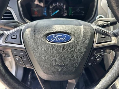 Used 2018 Ford Fusion SE w/ Fusion SE Technology Package FWD image 24