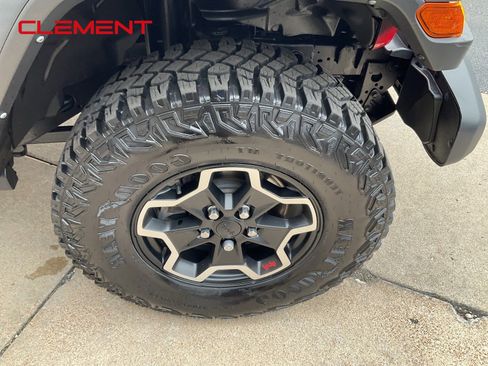 Used 2021 Jeep Gladiator Rubicon w/ Uconnect 4C Nav & Sound Group image 9