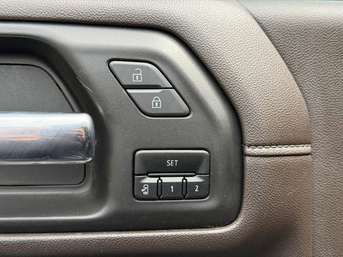 Used 2022 GMC Sierra 2500 Denali w/ Denali Black Diamond Edition AWD/4WD image 16