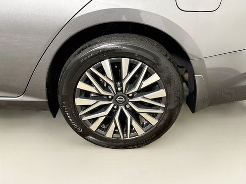 Used 2024 Nissan Altima 2.5 SV w/ SV Premium Package AWD/4WD image 30