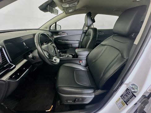 Used 2025 Kia Sportage EX FWD image 13