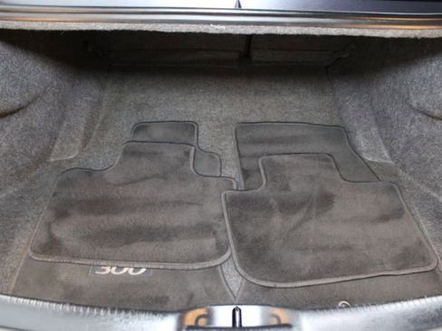 Used 2016 Chrysler 300 Limited image 22