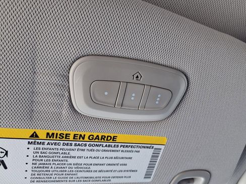 Used 2018 Chrysler Pacifica Limited w/ Tire & Wheel Group image 17