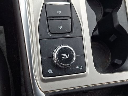 Used 2022 Ford Explorer XLT w/ Equipment Group 202A AWD/4WD image 27