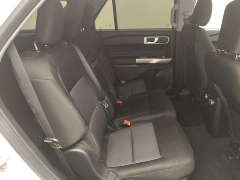 Used 2022 Ford Explorer XLT image 19