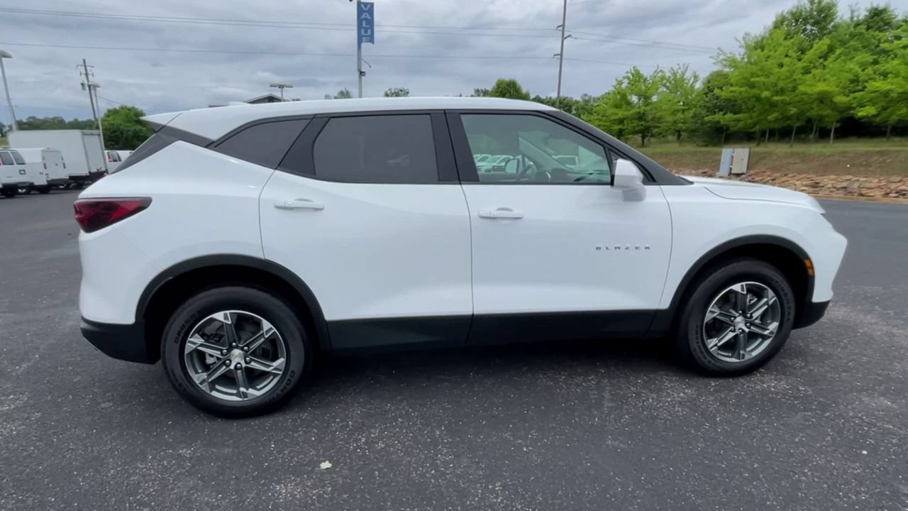 Used 2025 Chevrolet Blazer LT FWD image 9